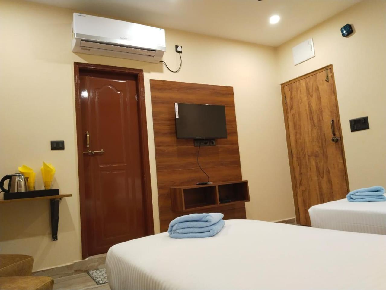Hotel Windsor Plaza Hyderabad Esterno foto